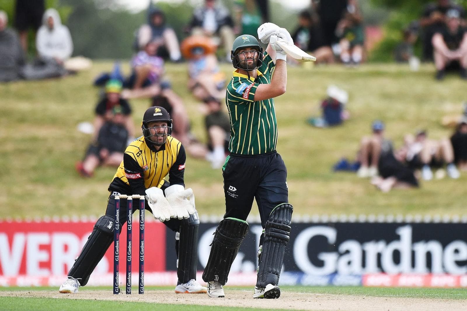 TOM BRUCE COMMITS TO SCOTLAND