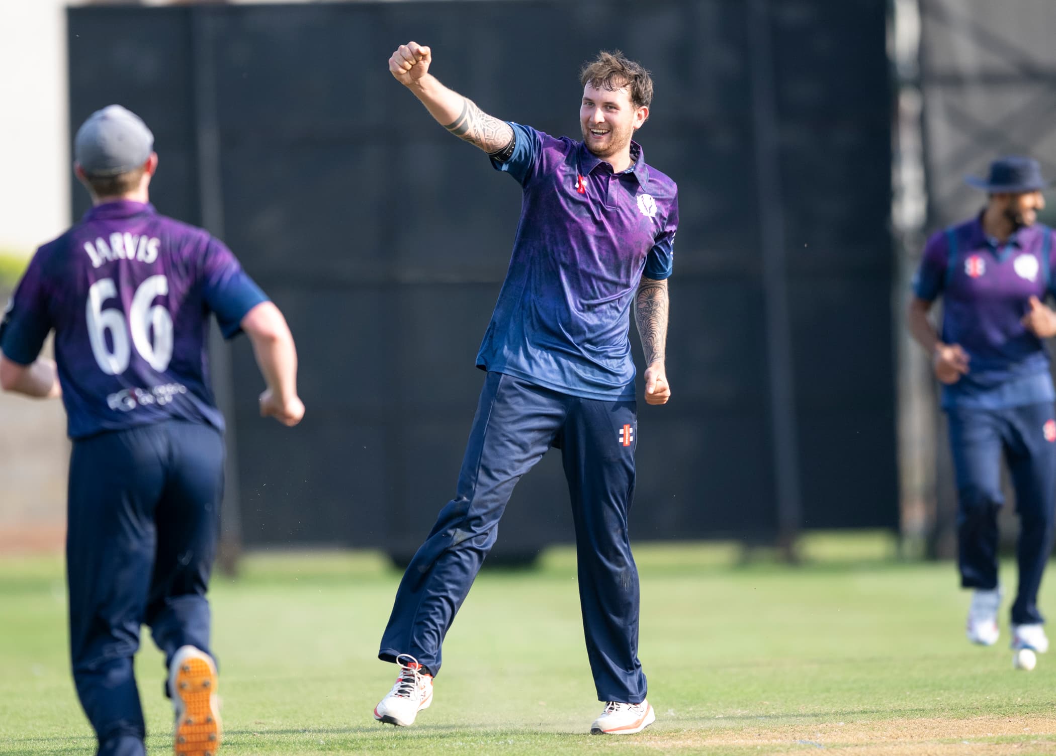RAMPANT ROBERTSON LEADS SCOTLAND TO TOP OF CWCL2